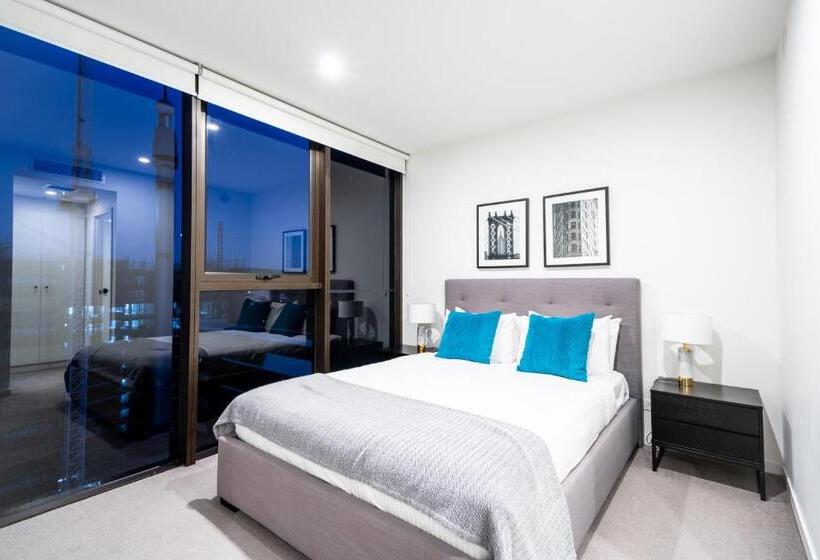 2 Bedrooms Apartment Mountain View, Opera Apartments South Brisbane
