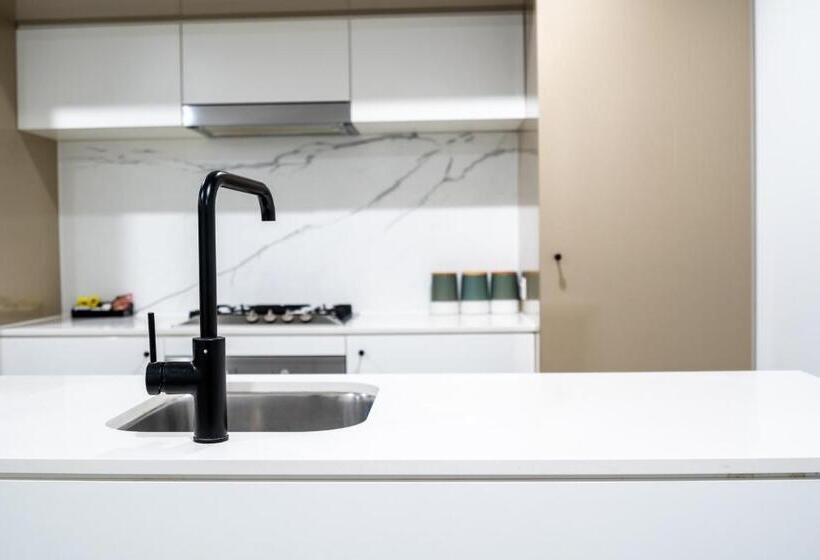 2 Bedrooms Apartment Mountain View, Opera Apartments South Brisbane