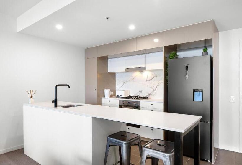 1 Bedroom Apartment City View, Opera Apartments South Brisbane