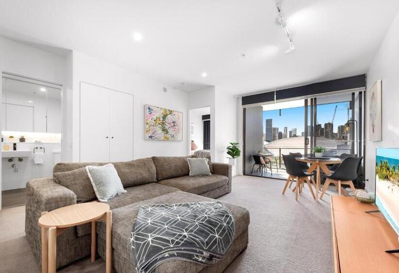 1 Bedroom Apartment City View, Opera Apartments South Brisbane