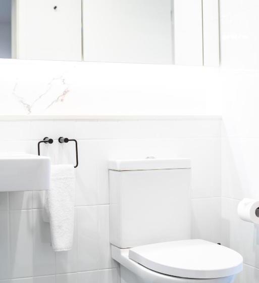 1 Bedroom Apartment City View, Opera Apartments South Brisbane