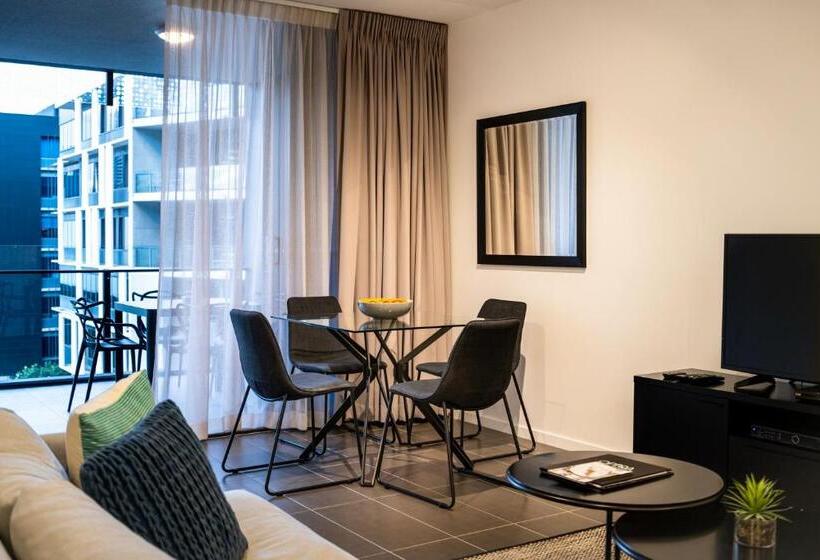 1 Bedroom Apartment City View, Opera Apartments South Brisbane