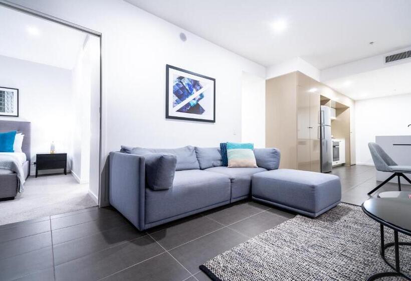 2 Bedrooms Apartment Mountain View, Opera Apartments South Brisbane