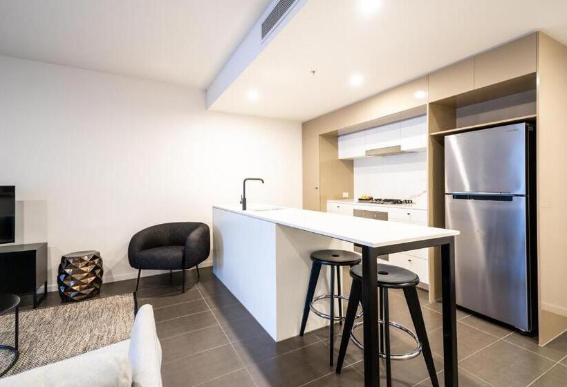 1 Bedroom Apartment City View, Opera Apartments South Brisbane