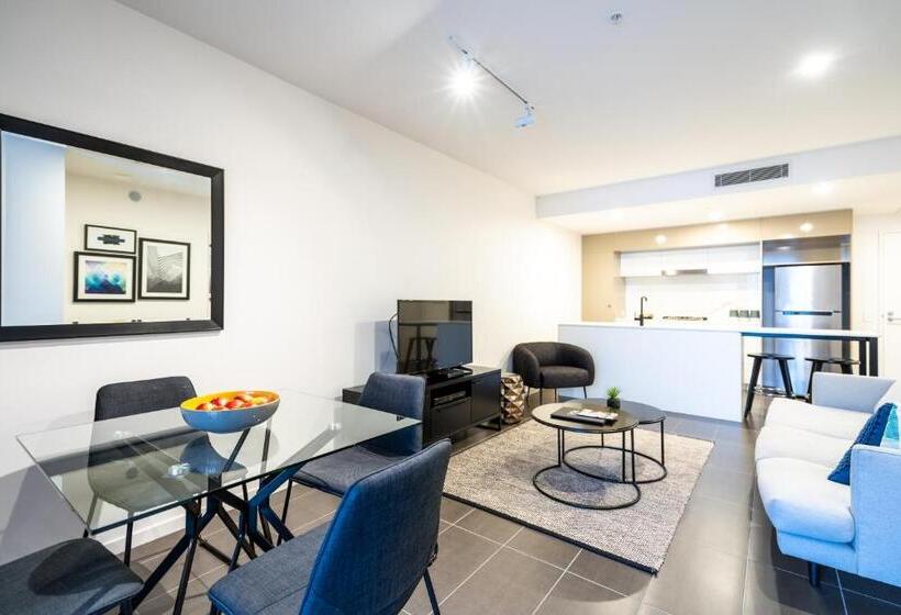 1 Bedroom Apartment City View, Opera Apartments South Brisbane