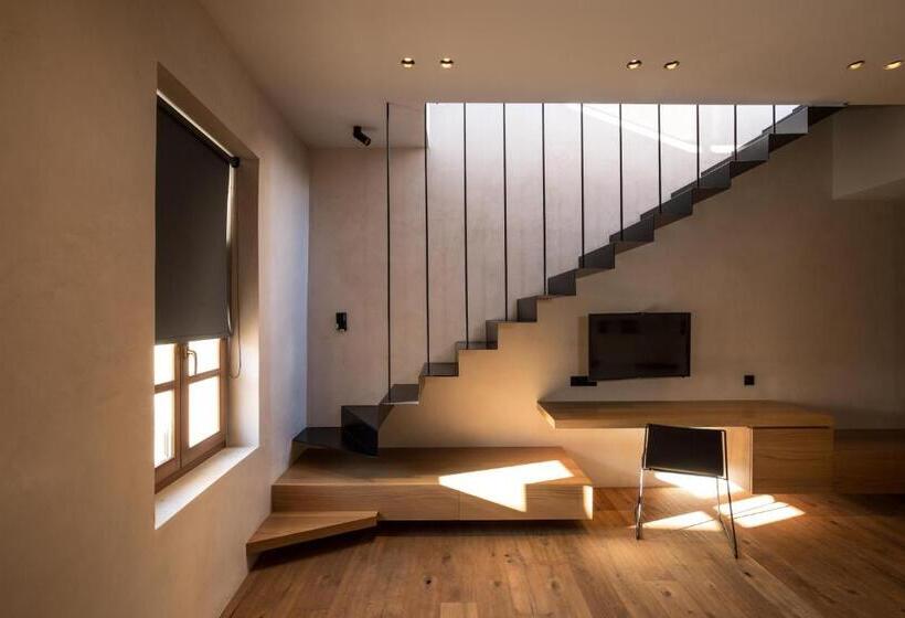 ペントハウススイート, Monastery Estate Venetian Harbor