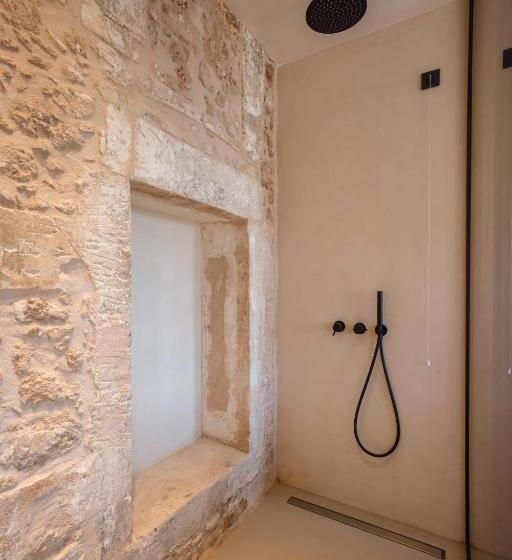 スイート, Monastery Estate Venetian Harbor