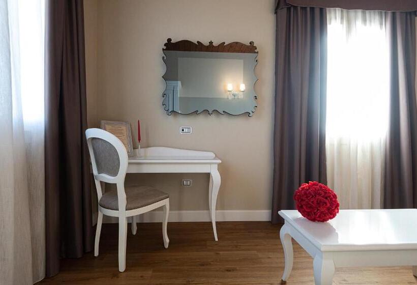 Полулюкс, Suites & Apartments Liola