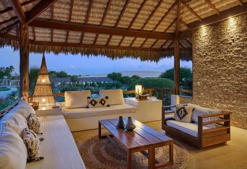 سوییت لوکس, Villa Jomael  La Villa Group