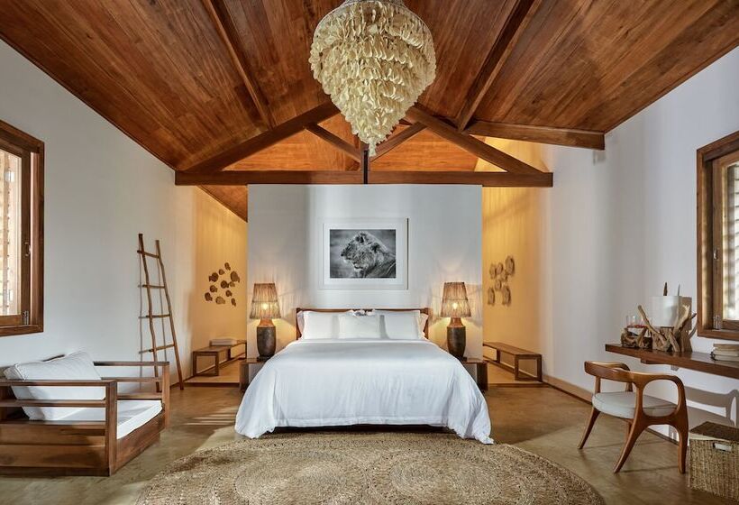 سوییت لوکس, Villa Jomael  La Villa Group