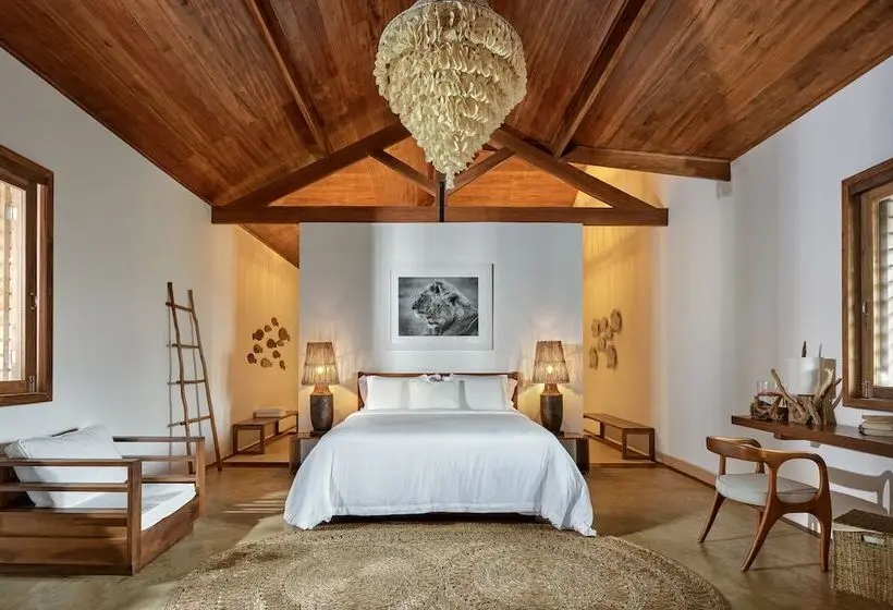 سوییت لوکس, Villa Jomael  La Villa Group