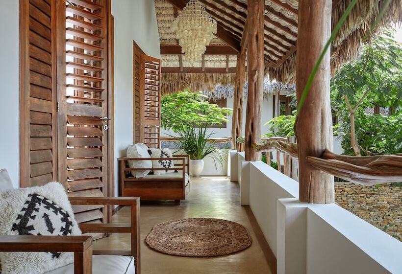 Семейное Бунгало, Villa Jomael  La Villa Group
