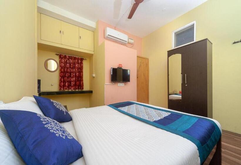 Classic Kolmen Hengen Huone, B Square Homes By Oyo Rooms