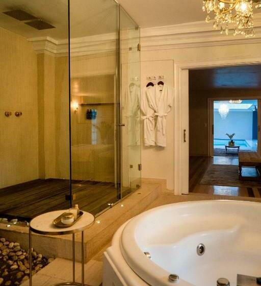 سوییت با استخر, Mansion Papilio