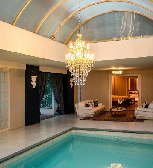 سوییت با استخر, Mansion Papilio