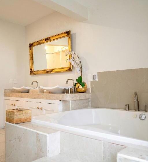 سوئیت با بالکن, Mansion Papilio