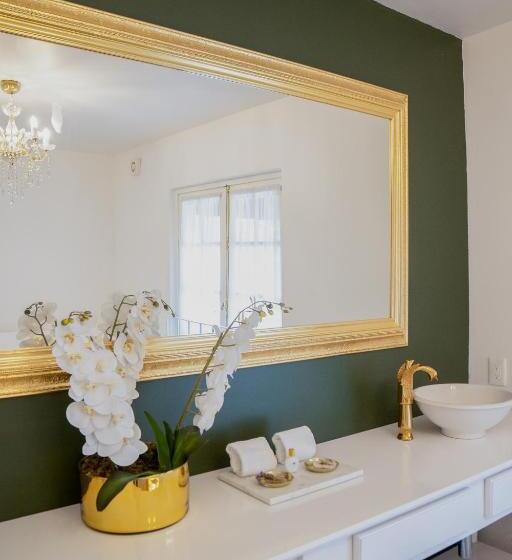 سوئیت با بالکن, Mansion Papilio