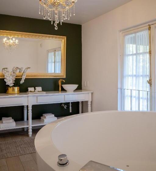 سوئیت با بالکن, Mansion Papilio