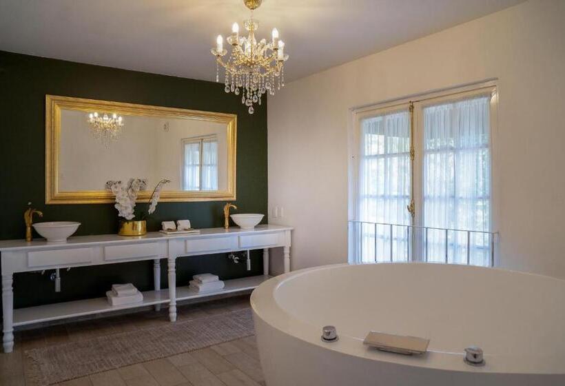 سوئیت با بالکن, Mansion Papilio