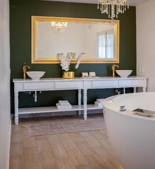 سوئیت با بالکن, Mansion Papilio