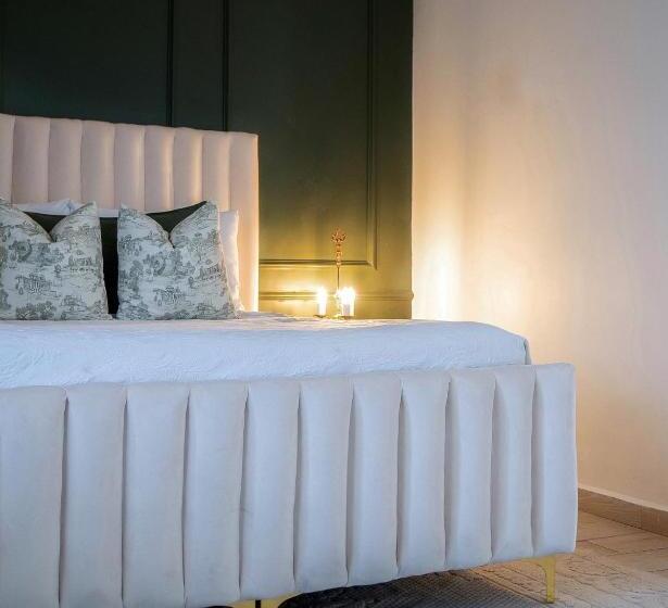 سوئیت با بالکن, Mansion Papilio