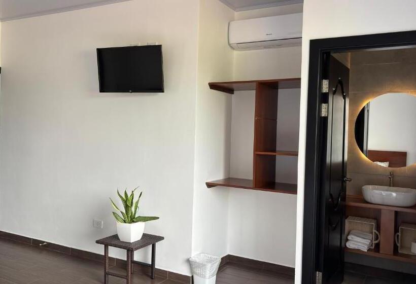 수피리어 룸, Arenal Monara