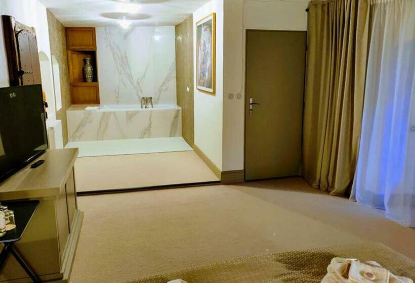 غرفة ديلوكس, Kocour