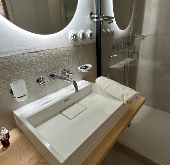 غرفة كلاسيكية رباعية, Kocour