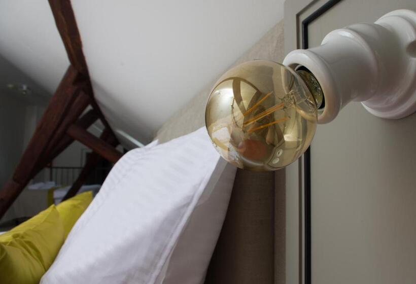 غرفة كلاسيكية رباعية, Kocour