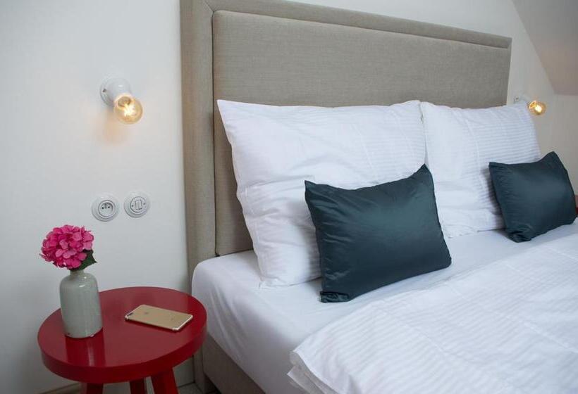 غرفة أساسية, Kocour