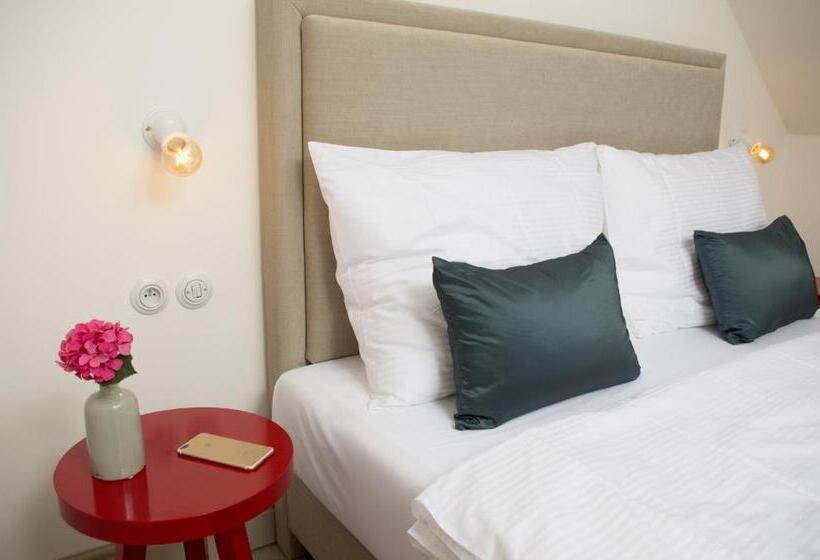 غرفة أساسية, Kocour