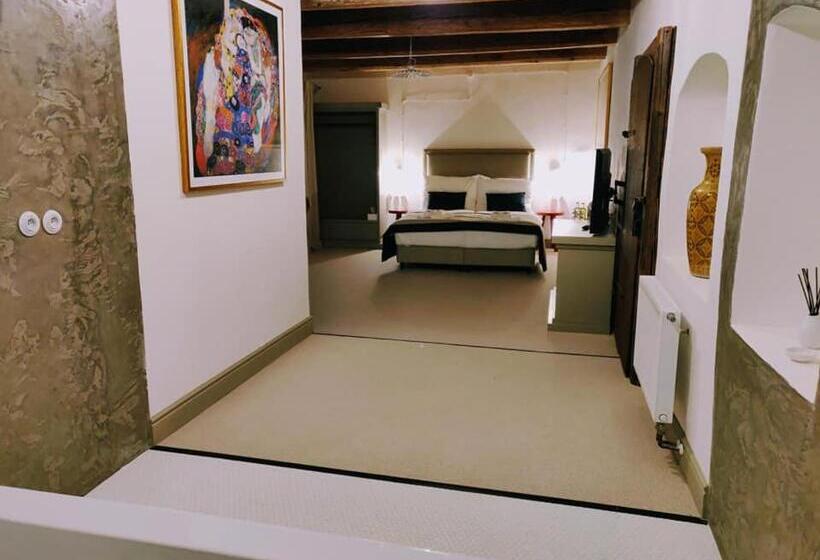 غرفة ديلوكس, Kocour