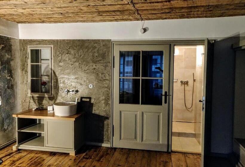 غرفة ديلوكس, Kocour