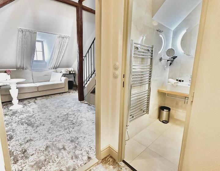 غرفة قياسية, Kocour