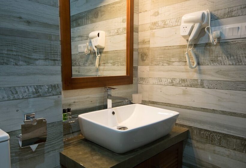 Трехместный Номер Deluxe, Ceyloni City