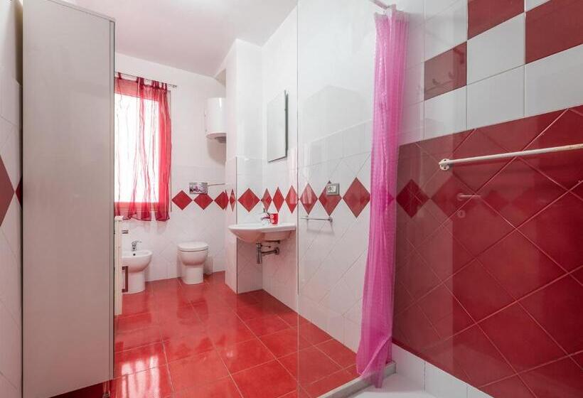 Habitació Triple Estàndard, Thanit Rooms