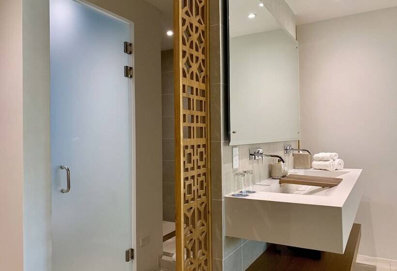 주니어 스위트 퀸침대, Amira