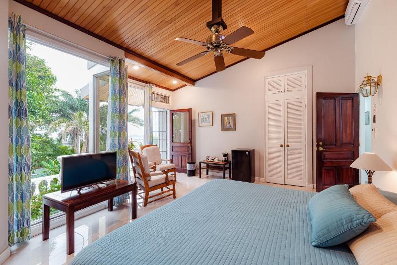 주니어 스위트 킹사이즈 침대, Amira