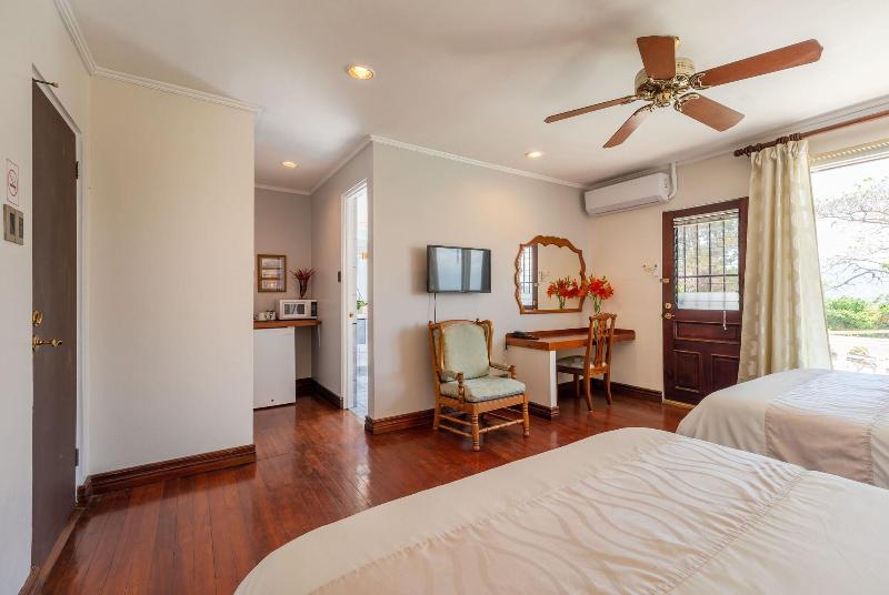 주니어 스위트 킹사이즈 침대, Amira