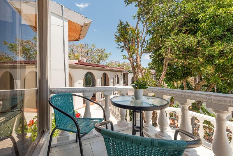 주니어 스위트 킹사이즈 침대, Amira