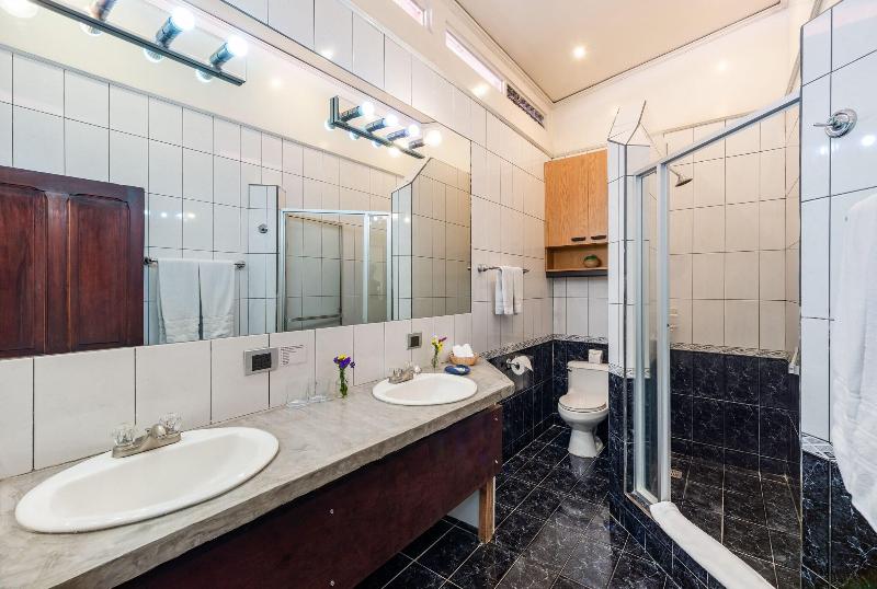 주니어 스위트 킹사이즈 침대, Amira