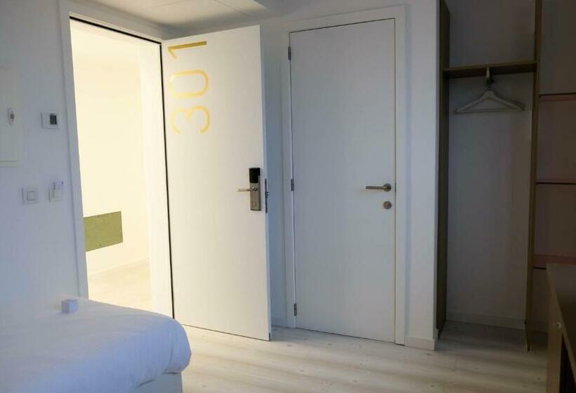 エコノミーシングルルーム, Corbie Lommel Ring