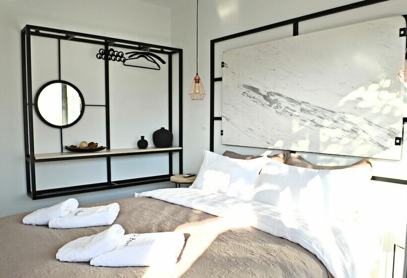 سوییت لوکس, The Athenians Modern Apartments