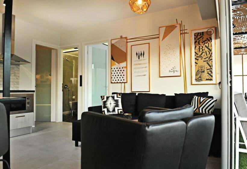 سوییت لوکس, The Athenians Modern Apartments