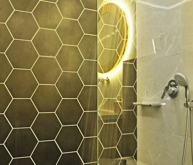 سوییت لوکس, The Athenians Modern Apartments