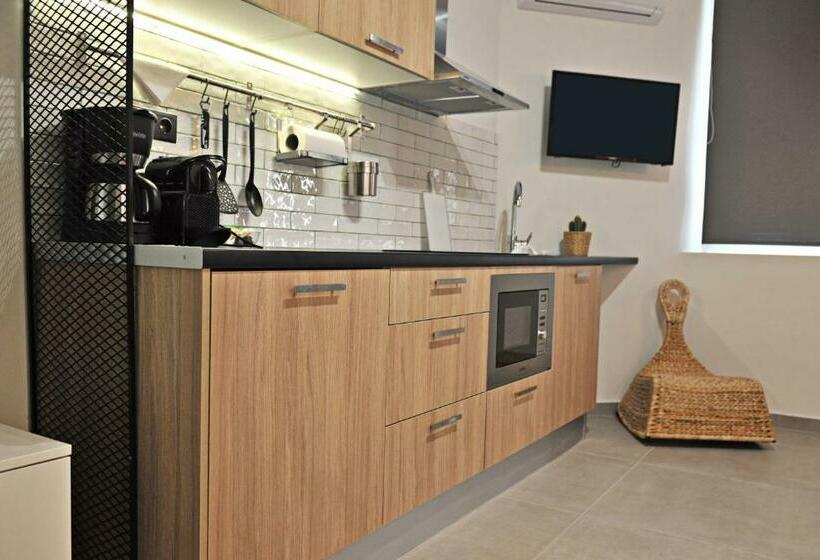 استودیوی لوکس, The Athenians Modern Apartments