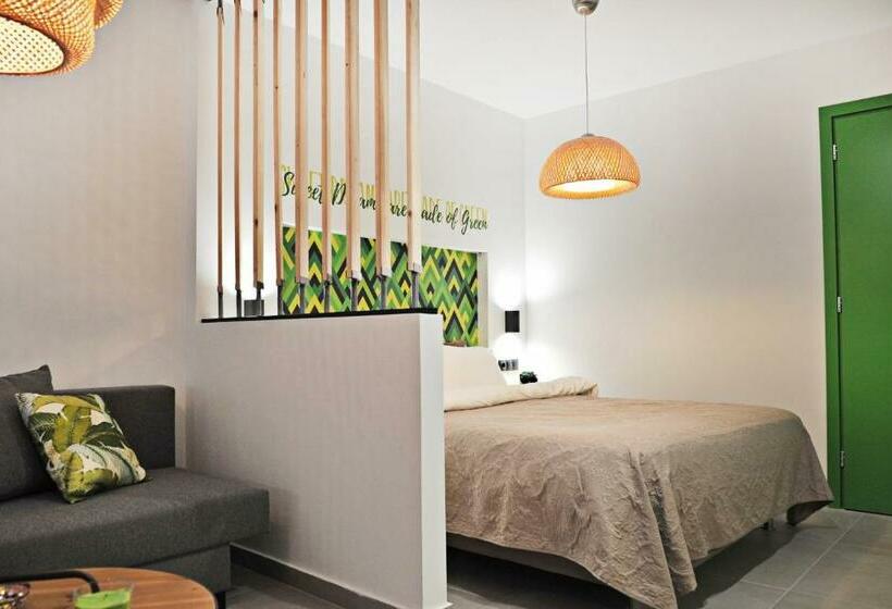 استودیوی لوکس, The Athenians Modern Apartments