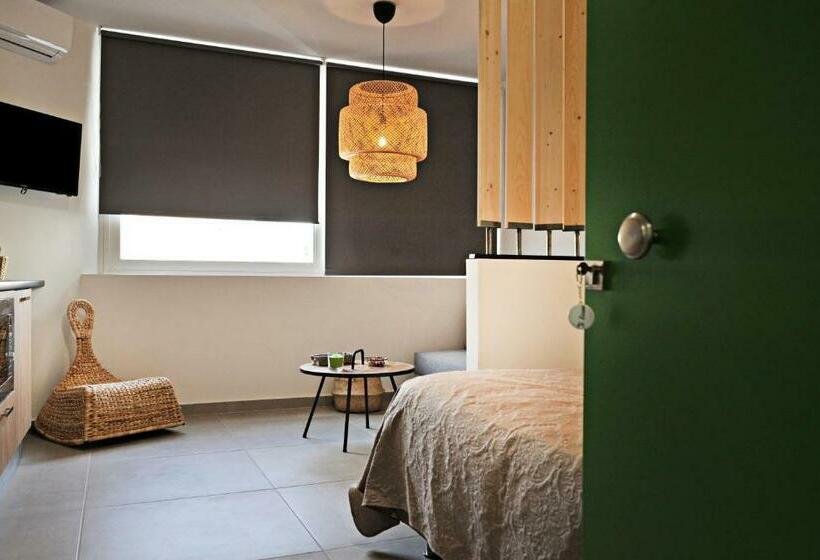 استودیوی لوکس, The Athenians Modern Apartments