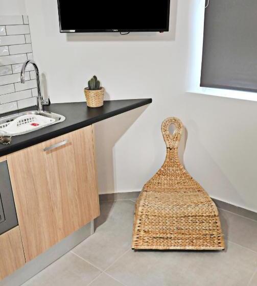 استودیوی لوکس, The Athenians Modern Apartments