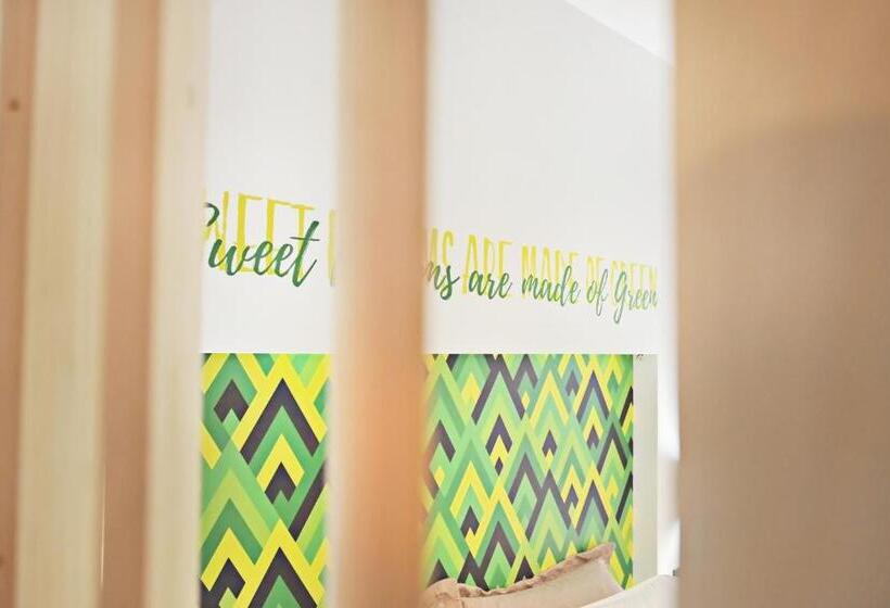 استودیوی لوکس, The Athenians Modern Apartments